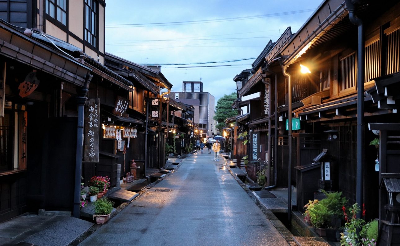 https://mdw-travel-data-us-east-1.s3.amazonaws.com/img/country/Japan/Takayama-Old-Town/img_01.jpg