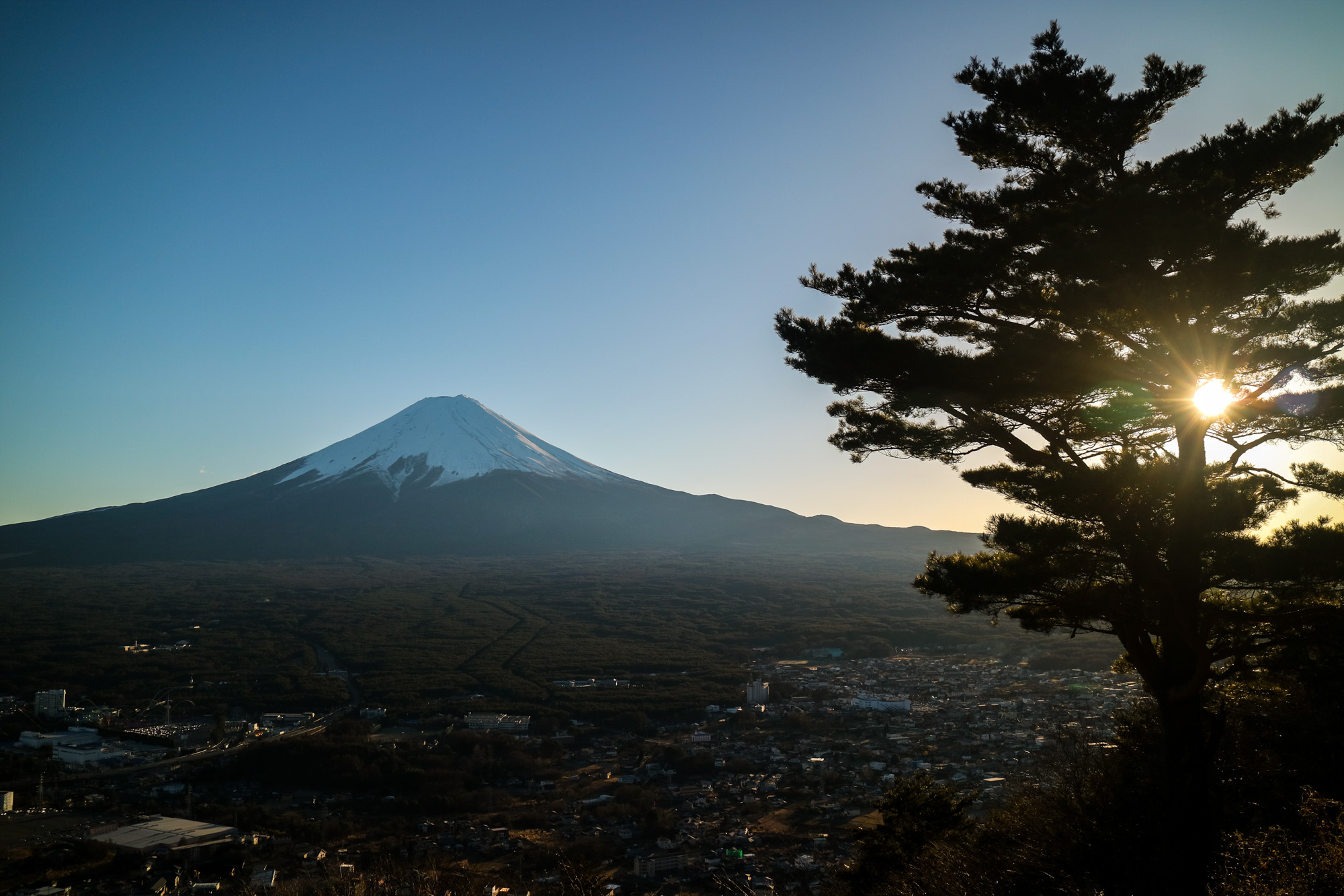 https://mdw-travel-data-us-east-1.s3.amazonaws.com/img/country/Japan/Tenjo-Yama-Park-Mt-Kachi-Kachi-Ropeway/img_02.jpg