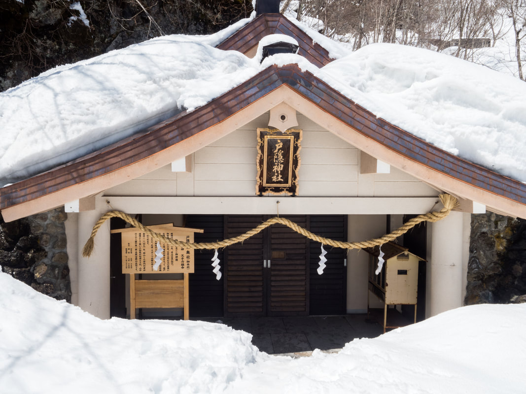 https://mdw-travel-data-us-east-1.s3.amazonaws.com/img/country/Japan/Togakushi-Shrine/img_02.jpg