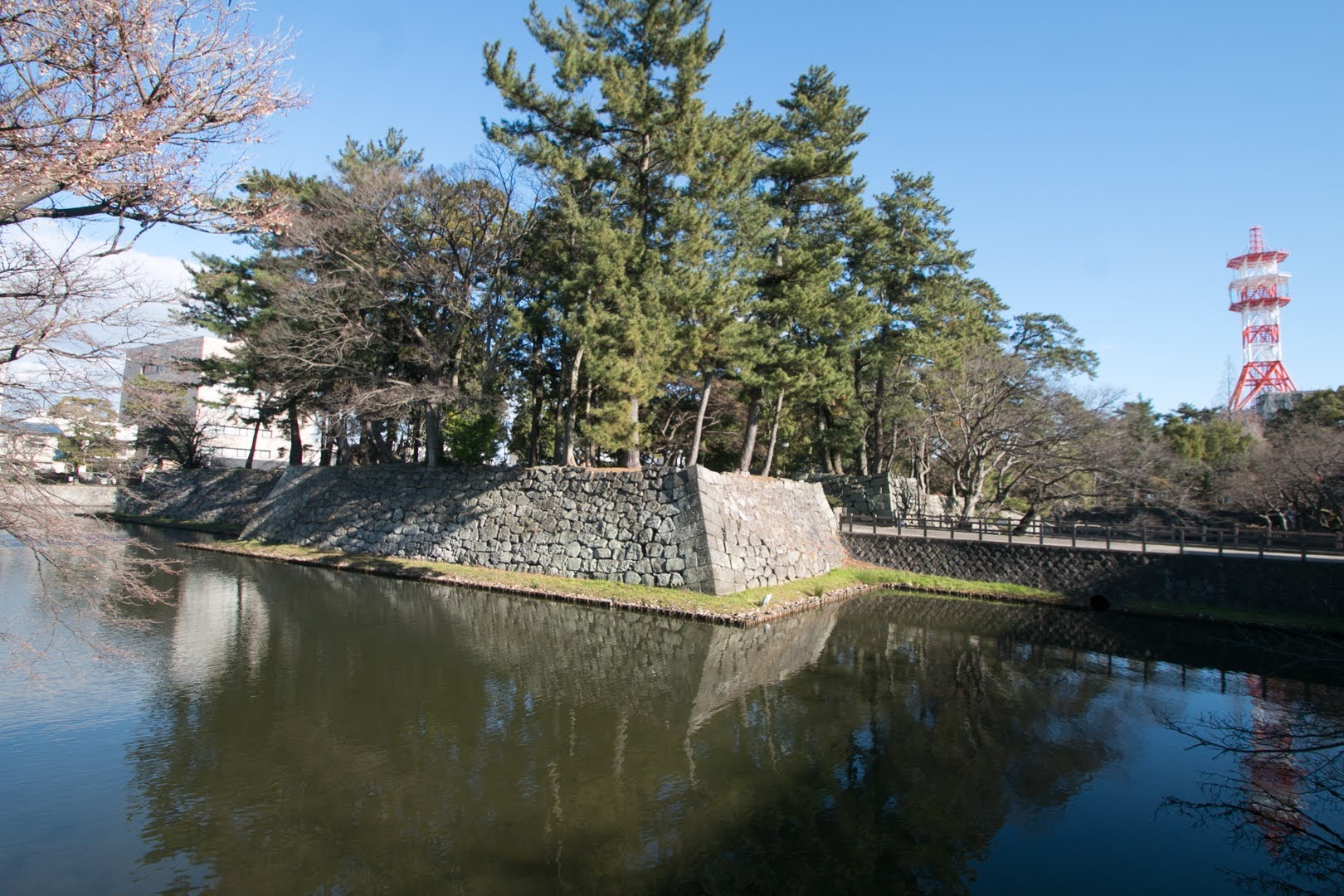 https://mdw-travel-data-us-east-1.s3.amazonaws.com/img/country/Japan/Tsu-Castle/img_02.jpg