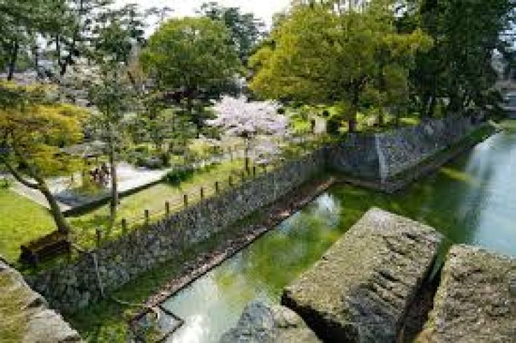 https://mdw-travel-data-us-east-1.s3.amazonaws.com/img/country/Japan/Tsu-Castle/img_05.jpg