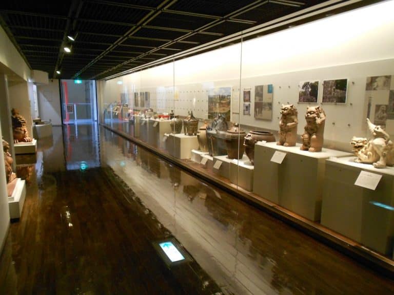 https://mdw-travel-data-us-east-1.s3.amazonaws.com/img/country/Japan/Tsuboya-Pottery-Museum/img_01.jpg