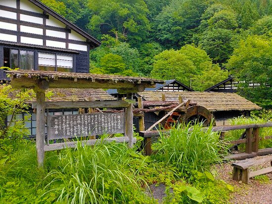 https://mdw-travel-data-us-east-1.s3.amazonaws.com/img/country/Japan/Tsuru-no-Yu/img_02.jpg