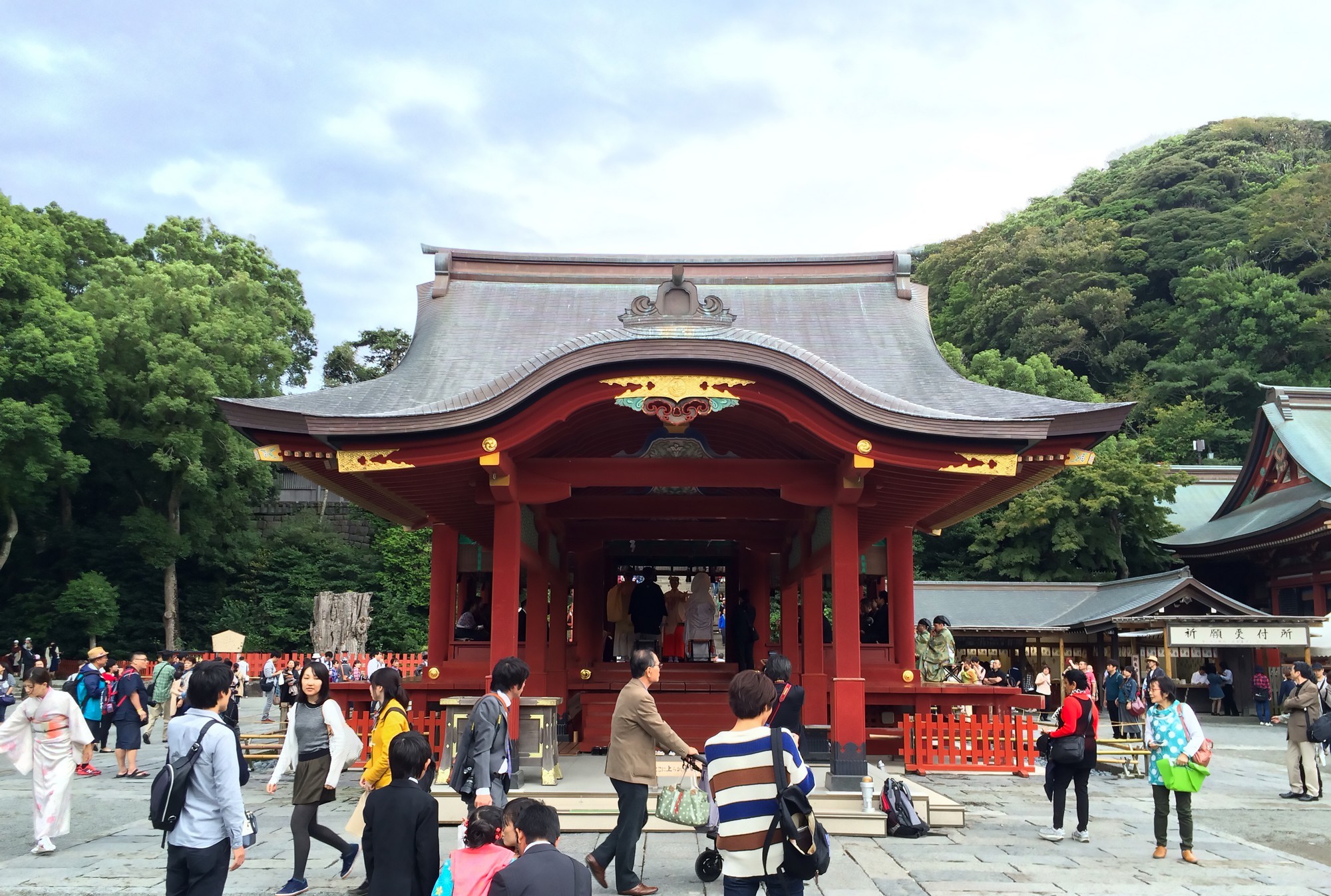 https://mdw-travel-data-us-east-1.s3.amazonaws.com/img/country/Japan/Tsurugaoka-Hachimangu-Shrine/img_02.jpg