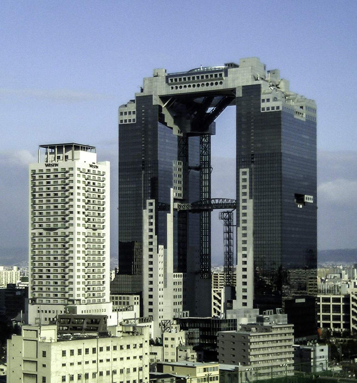 https://mdw-travel-data-us-east-1.s3.amazonaws.com/img/country/Japan/Umeda-Sky-Building/img_02.jpg