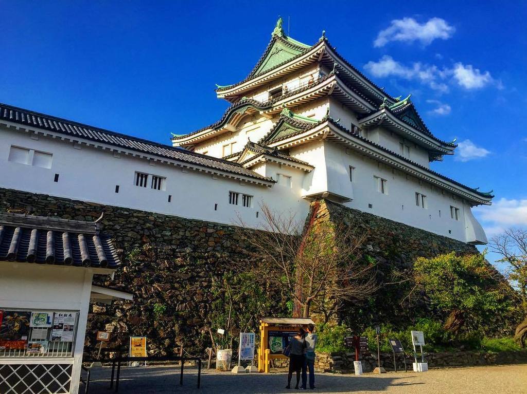 https://mdw-travel-data-us-east-1.s3.amazonaws.com/img/country/Japan/Wakayama-Castle/img_01.jpg