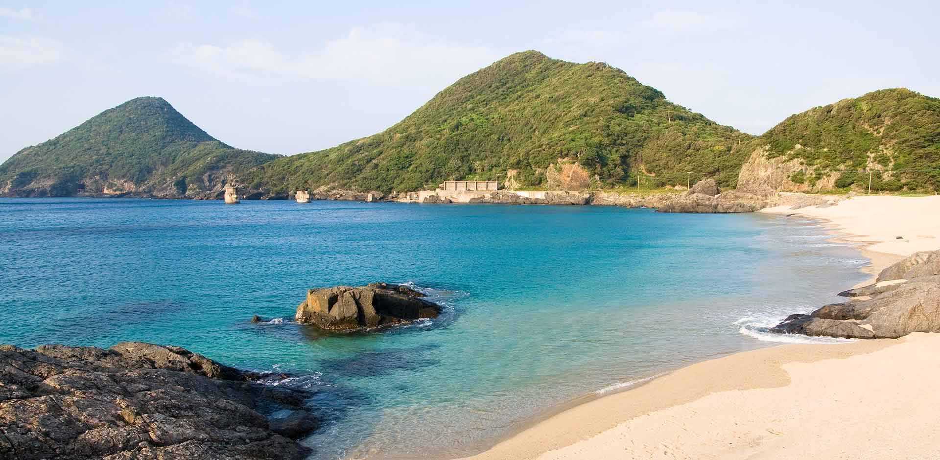 https://mdw-travel-data-us-east-1.s3.amazonaws.com/img/country/Japan/Yakushima-Island/img_01.jpg