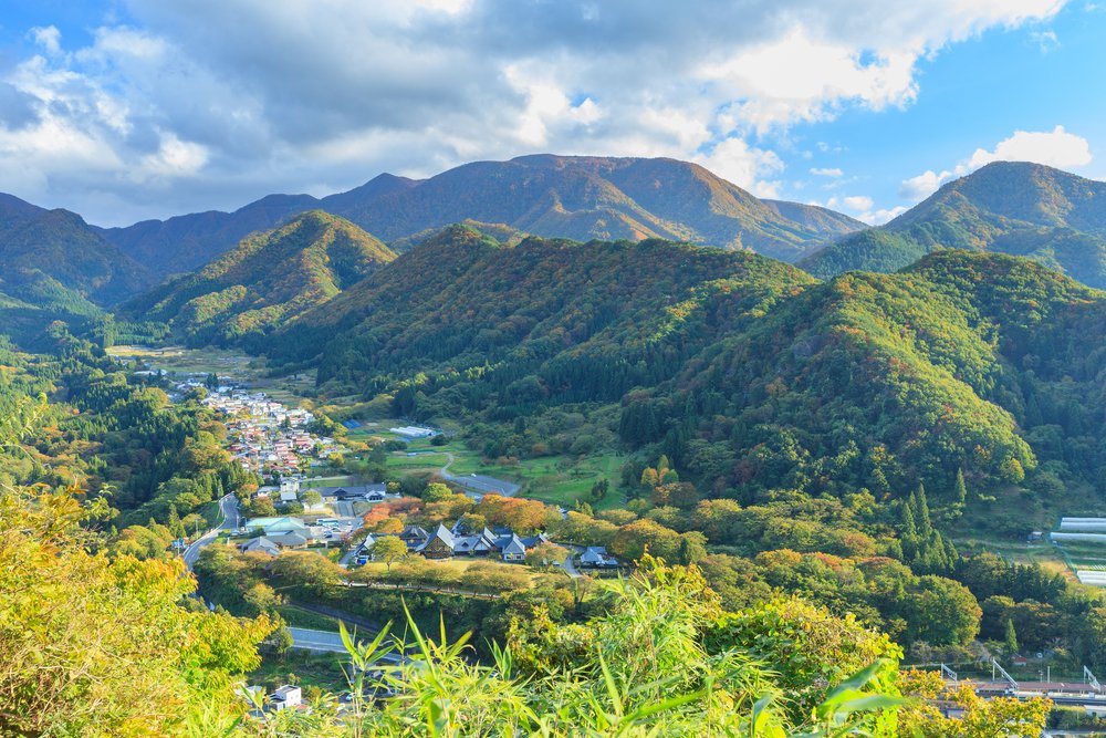 https://mdw-travel-data-us-east-1.s3.amazonaws.com/img/country/Japan/Yamadera/img_00.jpg