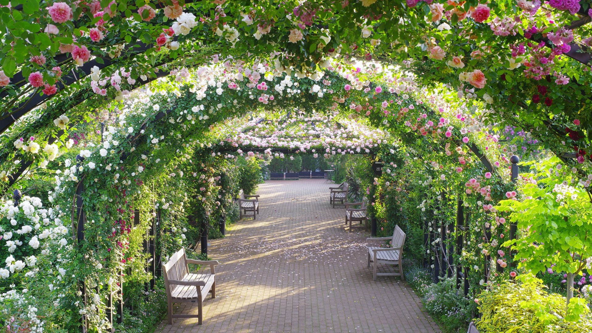 https://mdw-travel-data-us-east-1.s3.amazonaws.com/img/country/Japan/Yokohama-English-Garden/img_00.jpg