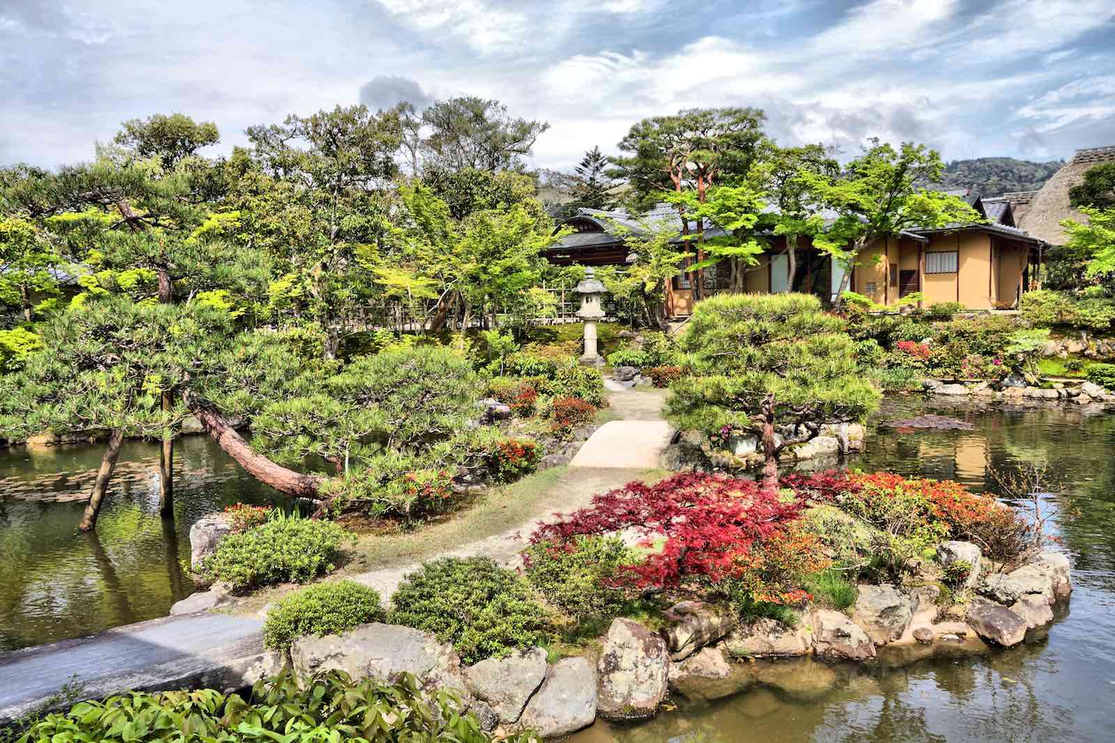 https://mdw-travel-data-us-east-1.s3.amazonaws.com/img/country/Japan/Yoshikien-Garden/img_01.jpg