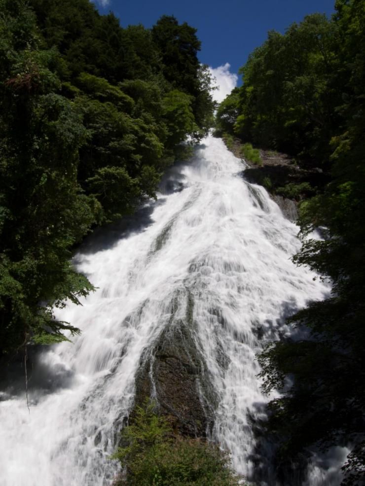 https://mdw-travel-data-us-east-1.s3.amazonaws.com/img/country/Japan/Yudaki-Falls/img_02.jpg