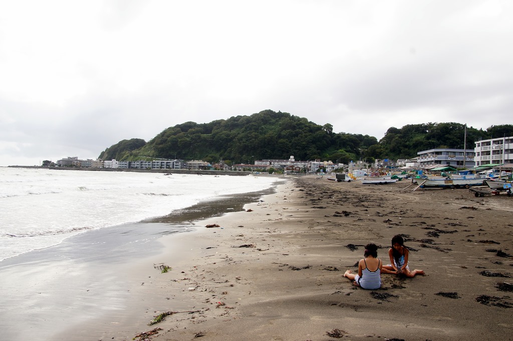 https://mdw-travel-data-us-east-1.s3.amazonaws.com/img/country/Japan/Yuigahama-Beach/img_03.jpg