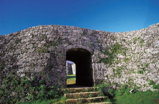 https://mdw-travel-data-us-east-1.s3.amazonaws.com/img/country/Japan/Zakimi-Castle-Ruins/img_03.jpg