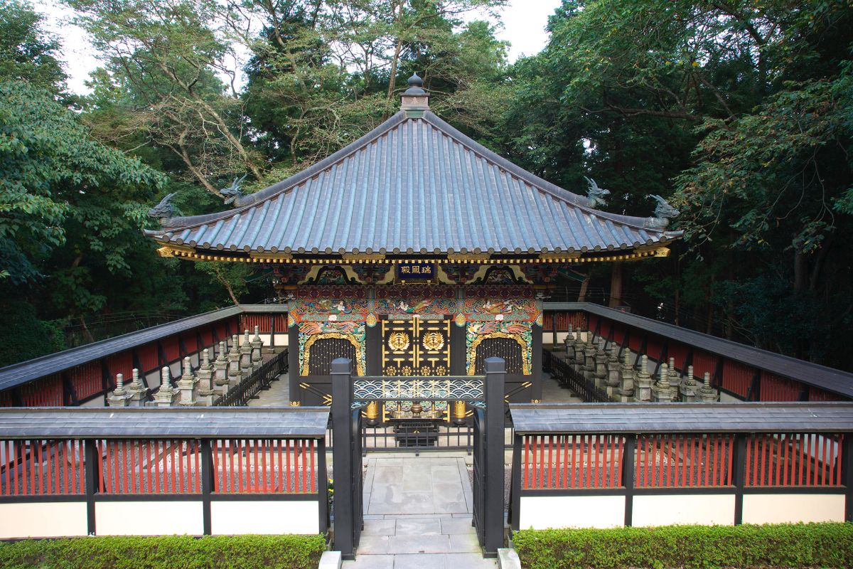 https://mdw-travel-data-us-east-1.s3.amazonaws.com/img/country/Japan/Zuihoden-Mausoleum/img_02.jpg