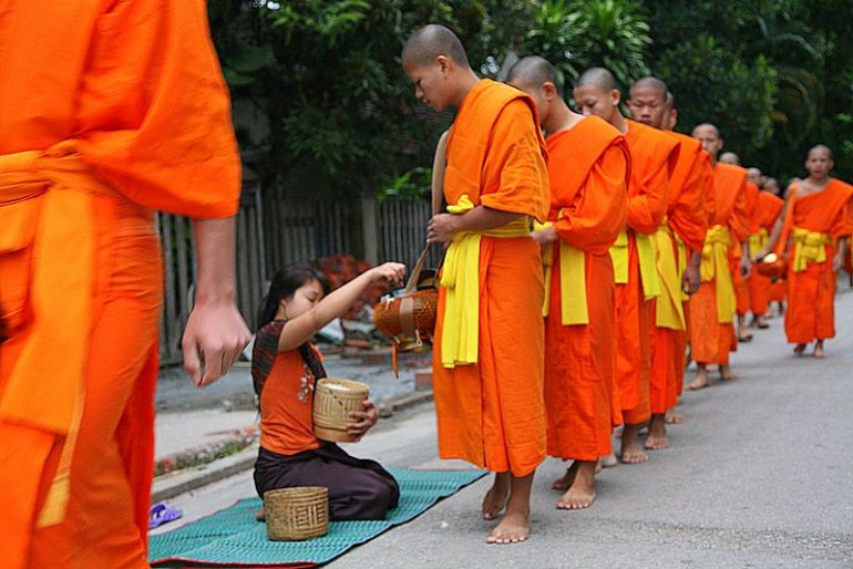 https://mdw-travel-data-us-east-1.s3.amazonaws.com/img/country/Laos/Alms-Giving-Ceremony/img_00.jpg