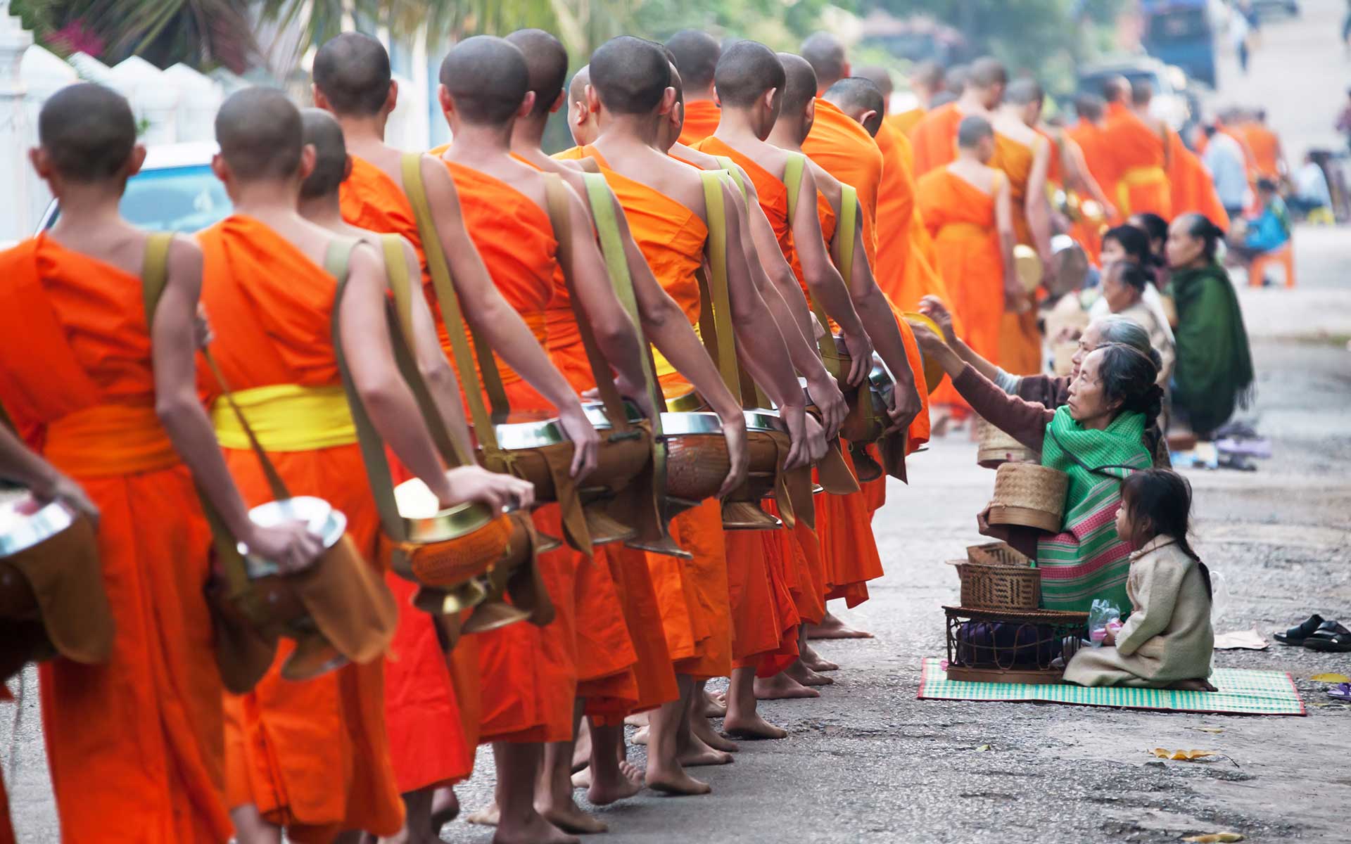 https://mdw-travel-data-us-east-1.s3.amazonaws.com/img/country/Laos/Alms-Giving-Ceremony/img_01.jpg
