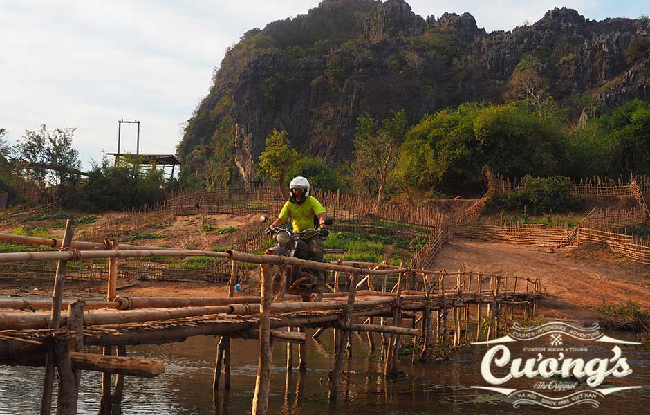 https://mdw-travel-data-us-east-1.s3.amazonaws.com/img/country/Laos/Bamboo-Bridge/img_01.jpg