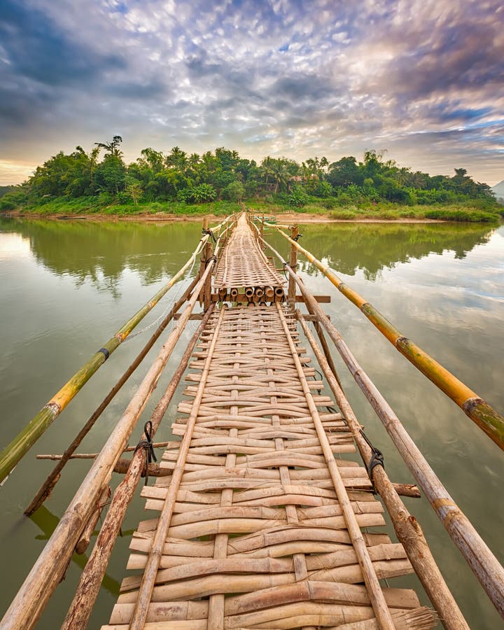 https://mdw-travel-data-us-east-1.s3.amazonaws.com/img/country/Laos/Bamboo-Bridge/img_02.jpg
