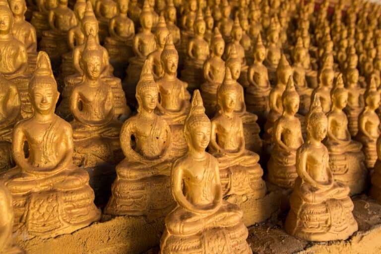 https://mdw-travel-data-us-east-1.s3.amazonaws.com/img/country/Laos/Ban-Huay-Market/img_02.jpg