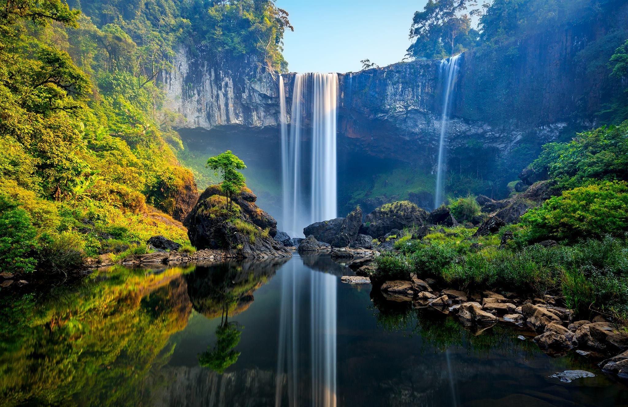 https://mdw-travel-data-us-east-1.s3.amazonaws.com/img/country/Laos/Ban-Huayyo-Waterfall/img_01.jpg
