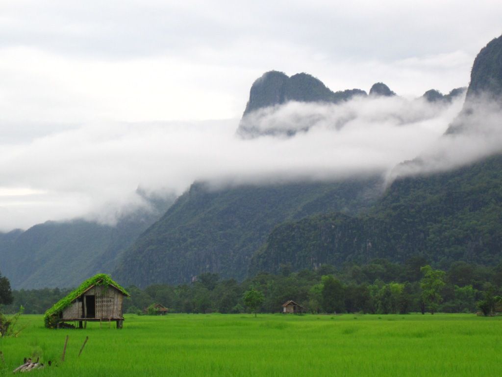 https://mdw-travel-data-us-east-1.s3.amazonaws.com/img/country/Laos/Ban-Huy-Lor/img_03.jpg