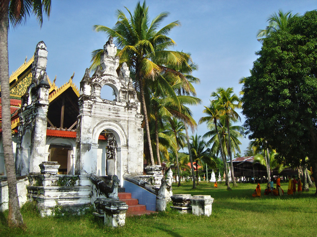 https://mdw-travel-data-us-east-1.s3.amazonaws.com/img/country/Laos/Ban-Muang-Khong-Temple/img_02.jpg