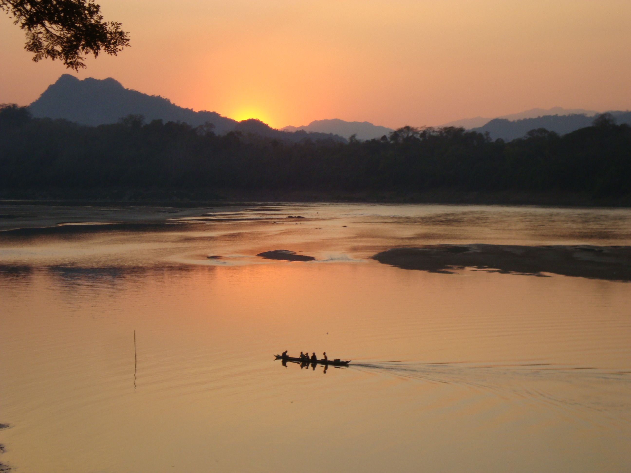 https://mdw-travel-data-us-east-1.s3.amazonaws.com/img/country/Laos/Ban-Na-Louang/img_03.jpg