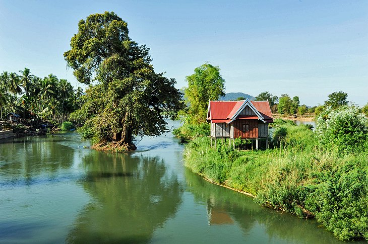 https://mdw-travel-data-us-east-1.s3.amazonaws.com/img/country/Laos/Ban-Nam-Dee/img_02.jpg