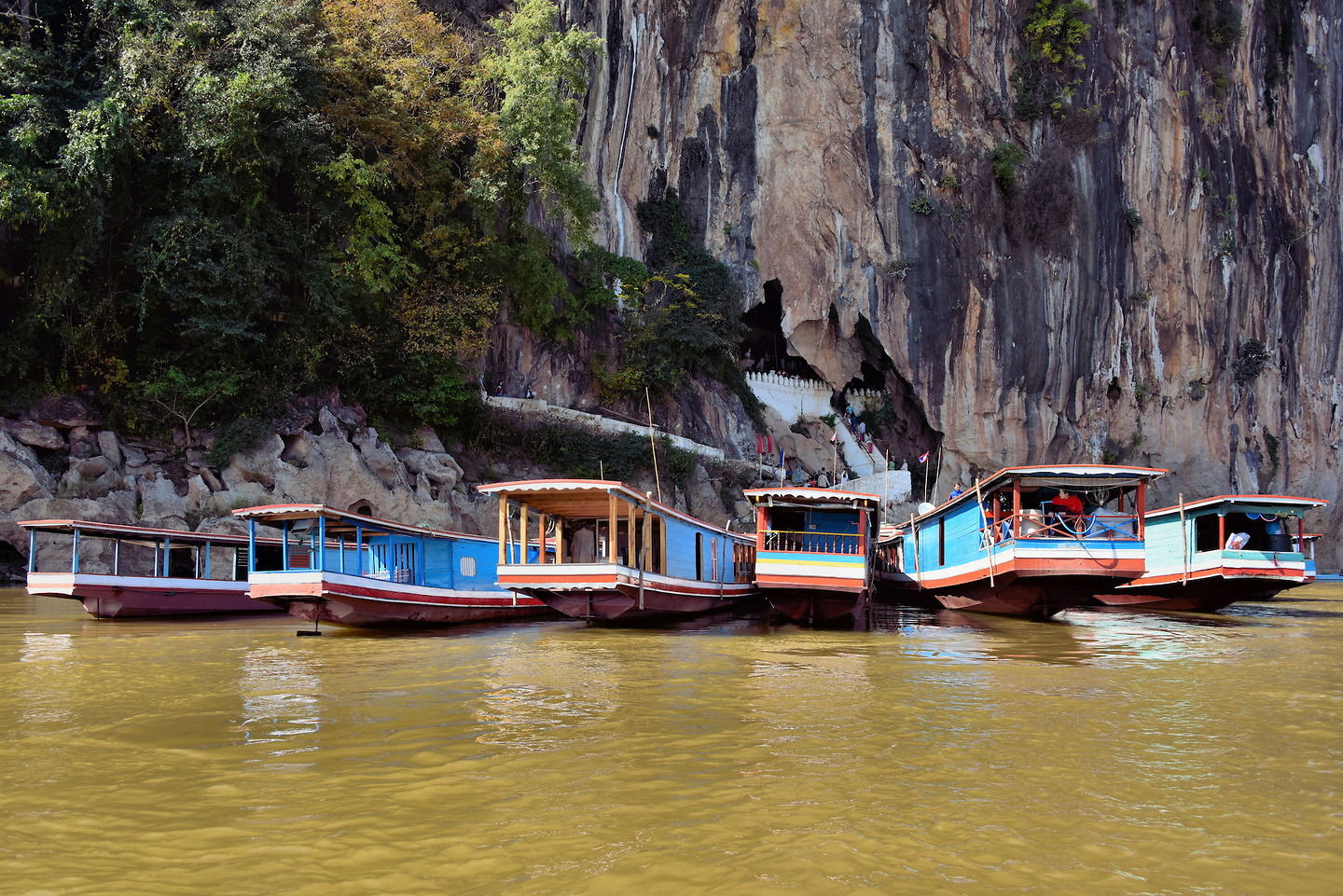 https://mdw-travel-data-us-east-1.s3.amazonaws.com/img/country/Laos/Ban-Pak-Ou/img_03.jpg