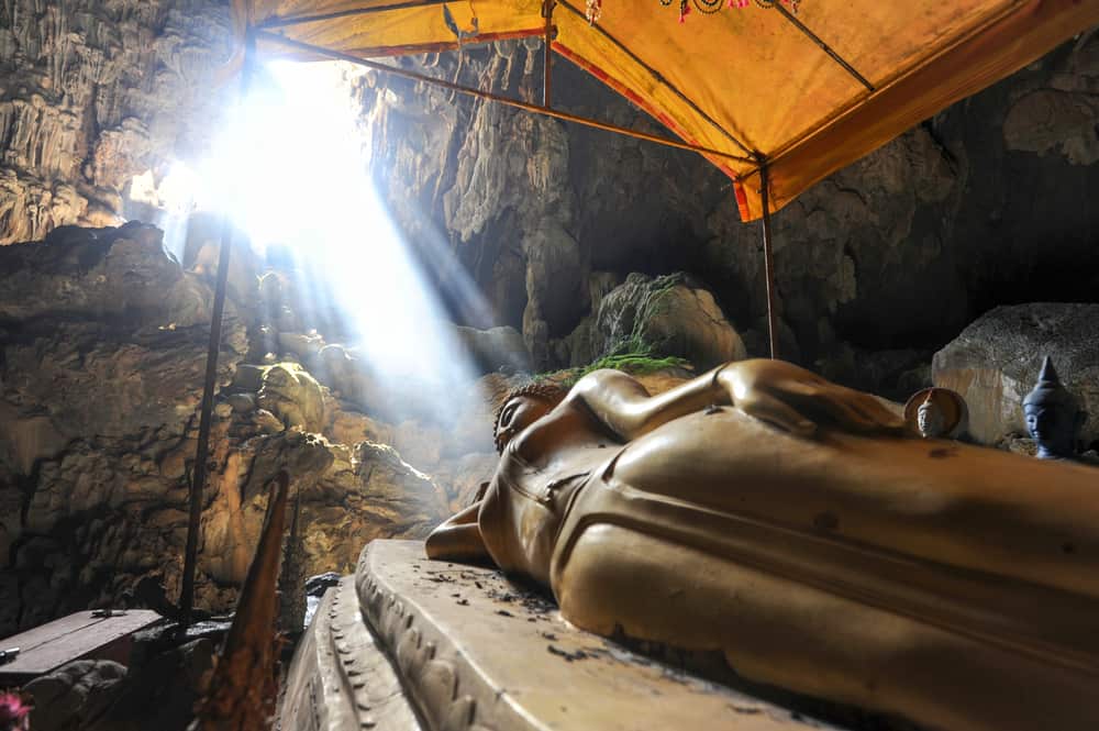 https://mdw-travel-data-us-east-1.s3.amazonaws.com/img/country/Laos/Ban-Tomo-Cave/img_01.jpg