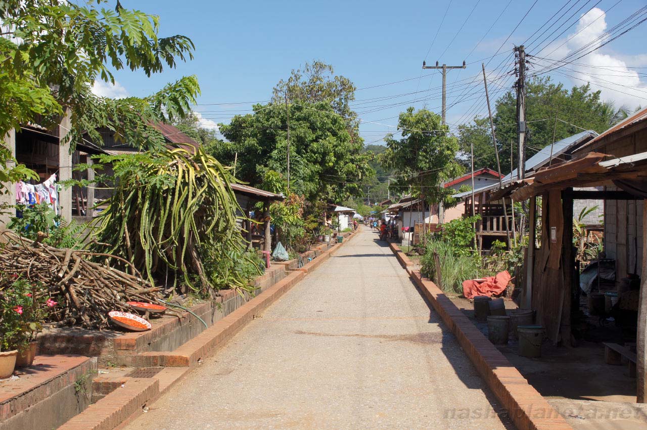 https://mdw-travel-data-us-east-1.s3.amazonaws.com/img/country/Laos/Ban-Xieng-Man/img_03.jpg