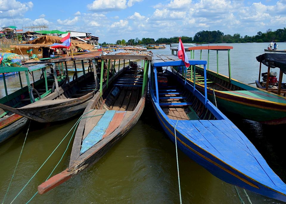 https://mdw-travel-data-us-east-1.s3.amazonaws.com/img/country/Laos/Boat-Landing-Wale-of-DonSom/img_02.jpg