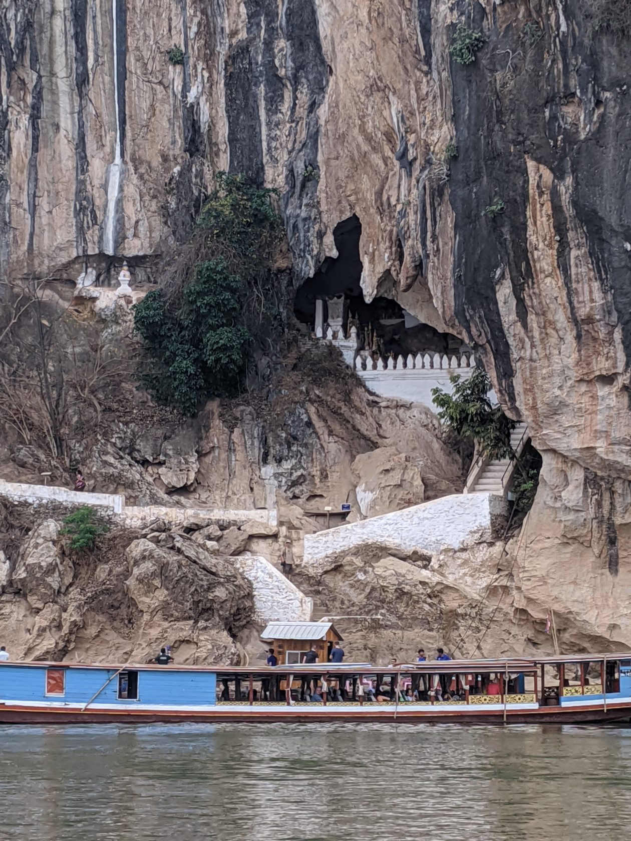 https://mdw-travel-data-us-east-1.s3.amazonaws.com/img/country/Laos/Boat-Landing-Wale-of-DonSom/img_03.jpg