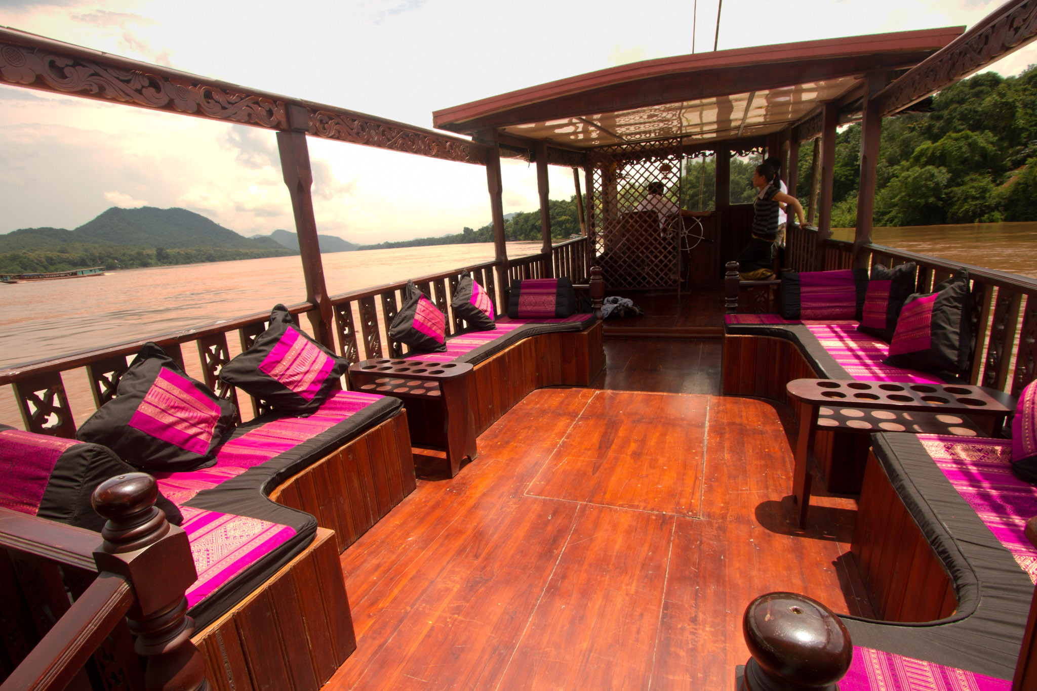 https://mdw-travel-data-us-east-1.s3.amazonaws.com/img/country/Laos/Boat-Pier---Houay-Xay/img_01.jpg