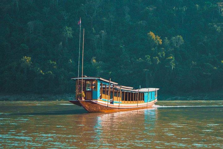 https://mdw-travel-data-us-east-1.s3.amazonaws.com/img/country/Laos/Boat-Pier---Houay-Xay/img_02.jpg