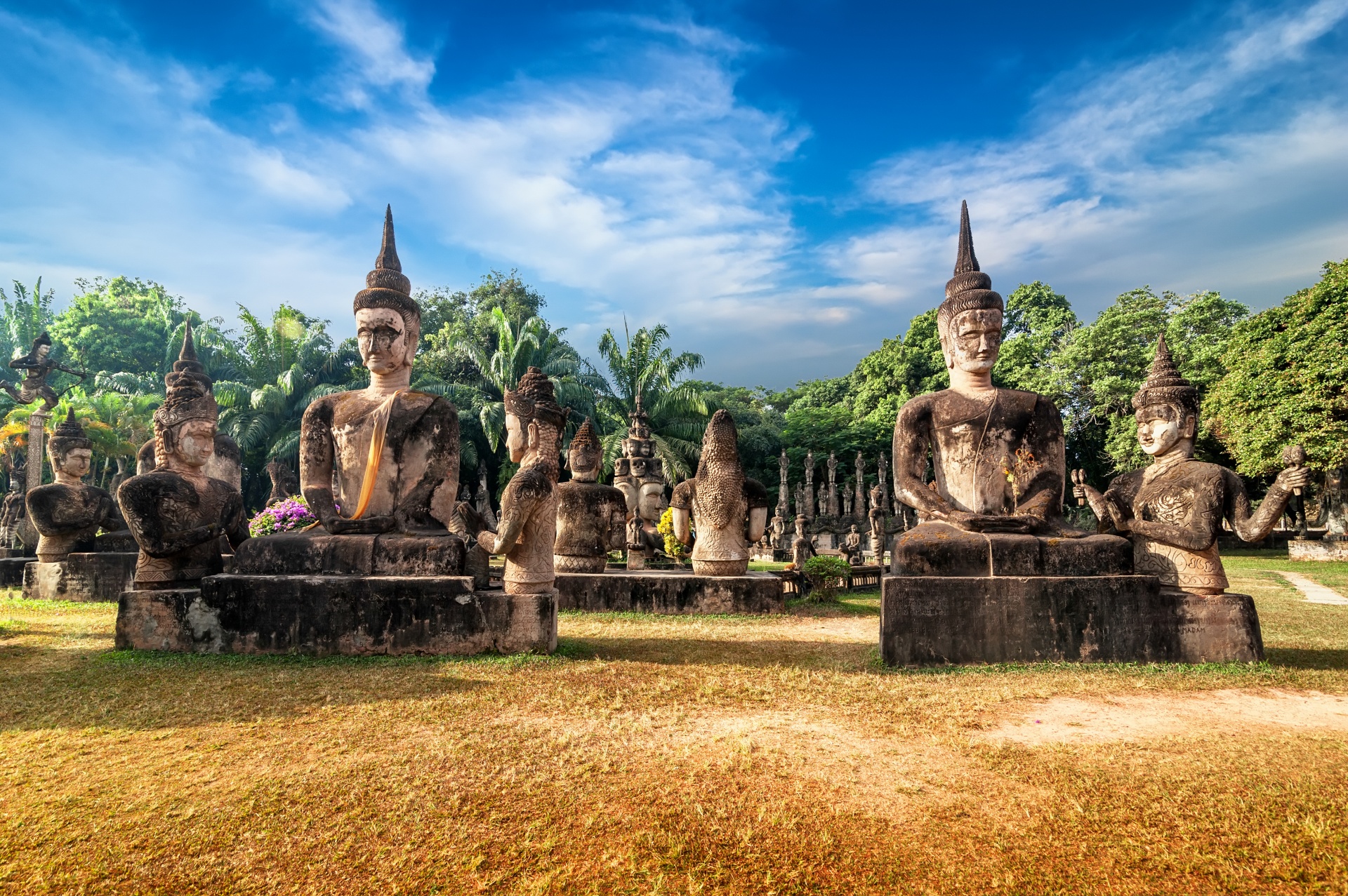 https://mdw-travel-data-us-east-1.s3.amazonaws.com/img/country/Laos/Buddha-Park/img_03.jpg