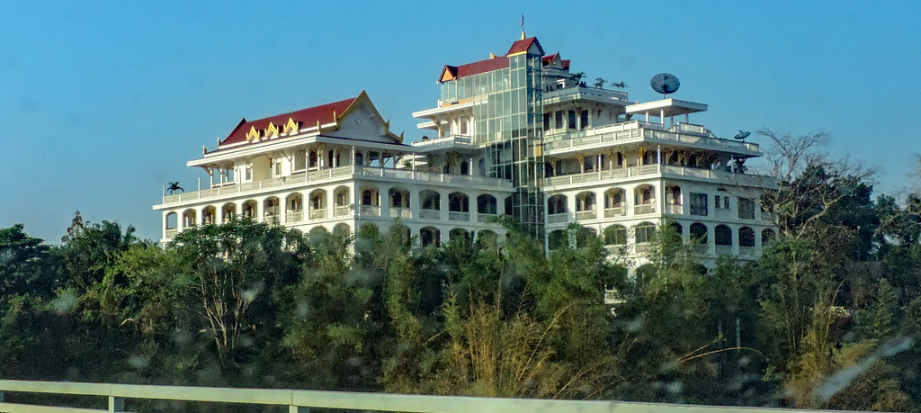 https://mdw-travel-data-us-east-1.s3.amazonaws.com/img/country/Laos/Champasak-Palace-Hotel/img_01.jpg