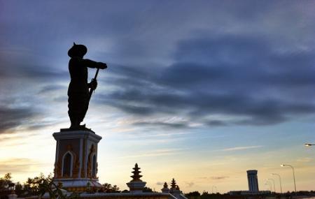 https://mdw-travel-data-us-east-1.s3.amazonaws.com/img/country/Laos/Chao-Anouvong-Park/img_02.jpg