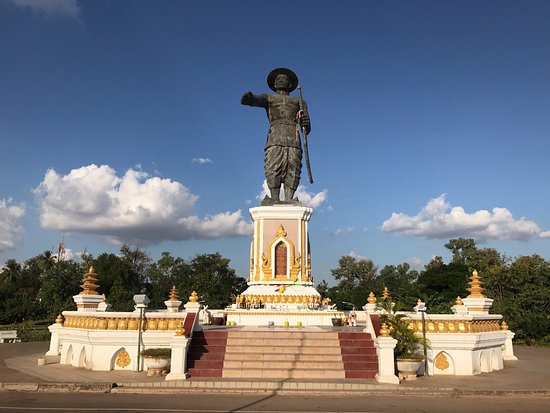 https://mdw-travel-data-us-east-1.s3.amazonaws.com/img/country/Laos/Chao-Anouvong-Park/img_03.jpg