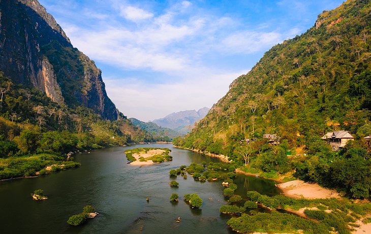 https://mdw-travel-data-us-east-1.s3.amazonaws.com/img/country/Laos/Fishing-Park/img_03.jpg