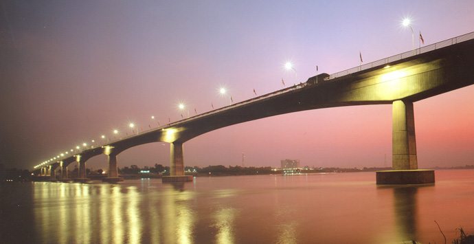 https://mdw-travel-data-us-east-1.s3.amazonaws.com/img/country/Laos/Friendship-Bridge/img_00.jpg