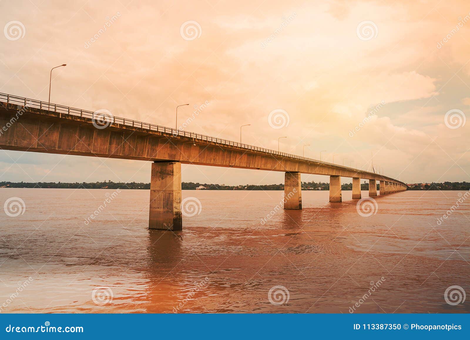 https://mdw-travel-data-us-east-1.s3.amazonaws.com/img/country/Laos/Friendship-Bridge/img_01.jpg