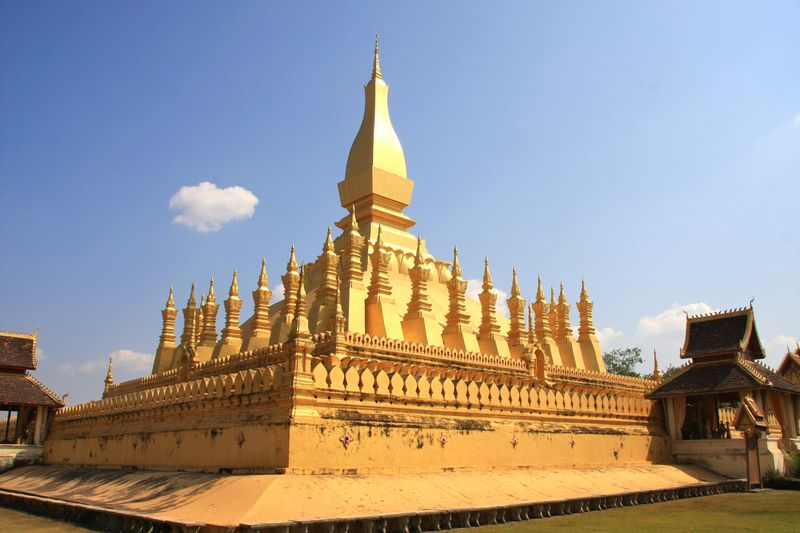 https://mdw-travel-data-us-east-1.s3.amazonaws.com/img/country/Laos/Great-Sacred-Stupa-Pha-That-Luang/img_00.jpg