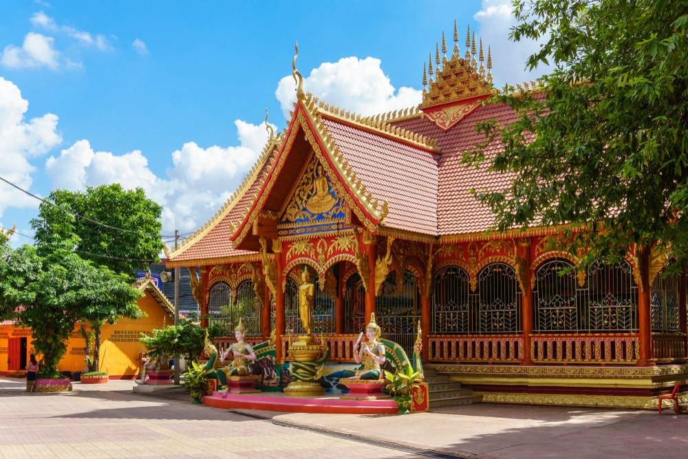 https://mdw-travel-data-us-east-1.s3.amazonaws.com/img/country/Laos/Hang-Meuang-Temple/img_01.jpg
