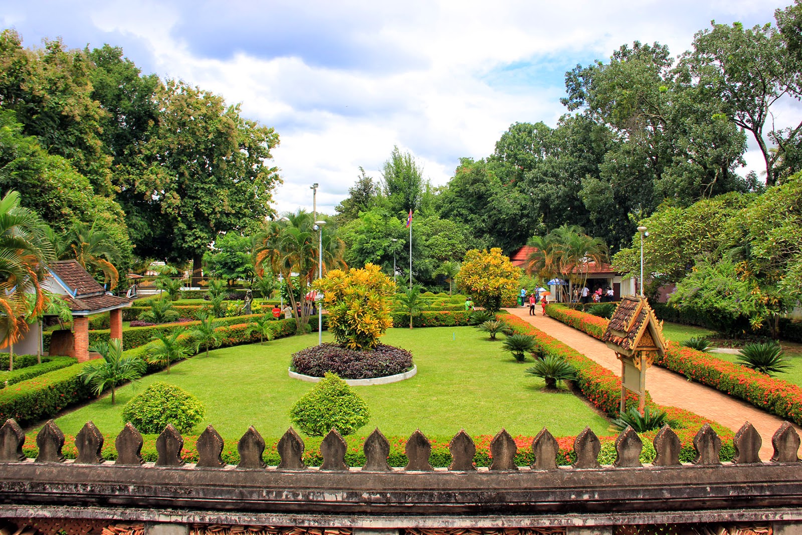 https://mdw-travel-data-us-east-1.s3.amazonaws.com/img/country/Laos/Hor-Phra-Keo/img_02.jpg
