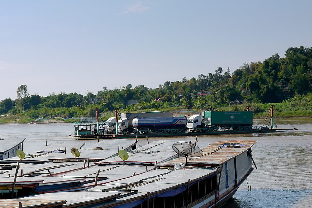 https://mdw-travel-data-us-east-1.s3.amazonaws.com/img/country/Laos/Houay-Xai-Border-Crossing/img_03.jpg