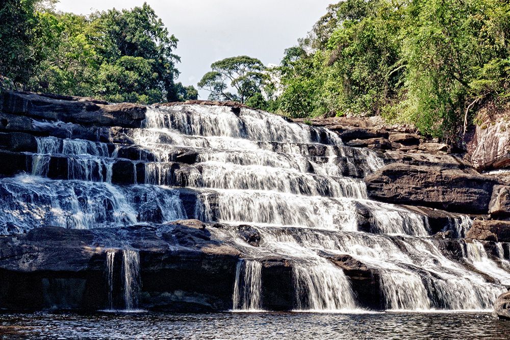 https://mdw-travel-data-us-east-1.s3.amazonaws.com/img/country/Laos/Houay-Yoon-Waterfall/img_01.jpg
