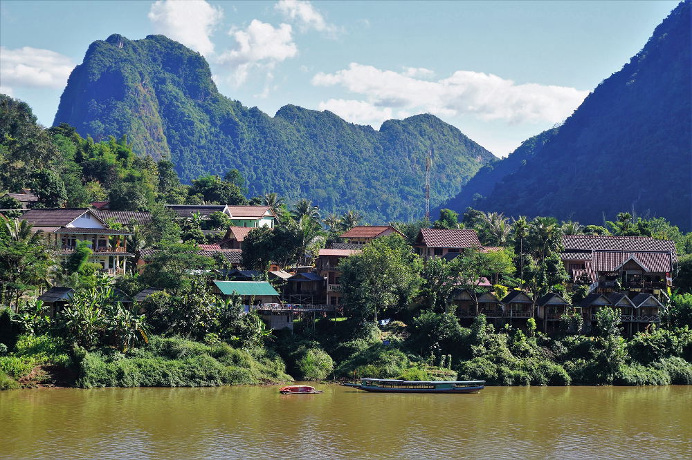 https://mdw-travel-data-us-east-1.s3.amazonaws.com/img/country/Laos/Huay-Xai-Night-Market/img_03.jpg