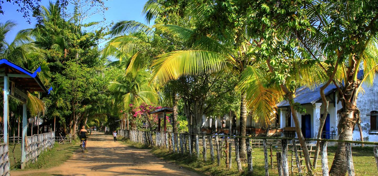 https://mdw-travel-data-us-east-1.s3.amazonaws.com/img/country/Laos/Ile-de-Khone/img_01.jpg