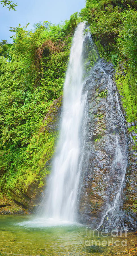 https://mdw-travel-data-us-east-1.s3.amazonaws.com/img/country/Laos/Kaeng-Nyui-Waterfalls-&-Park/img_02.jpg